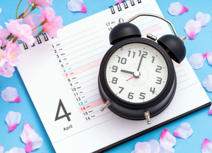 4月のカレンダーと時計