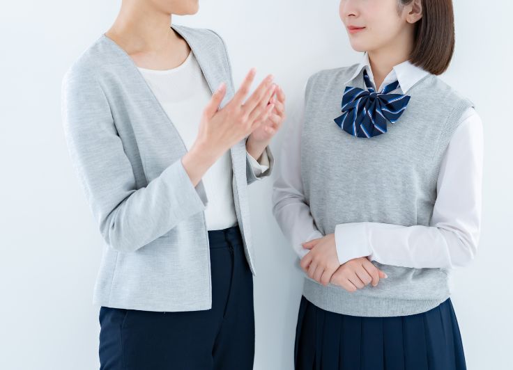 女学生と母親