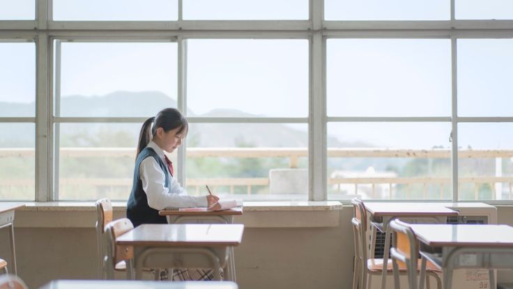 教室で勉強する学生