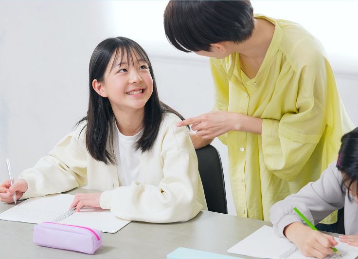 女子学生と大人