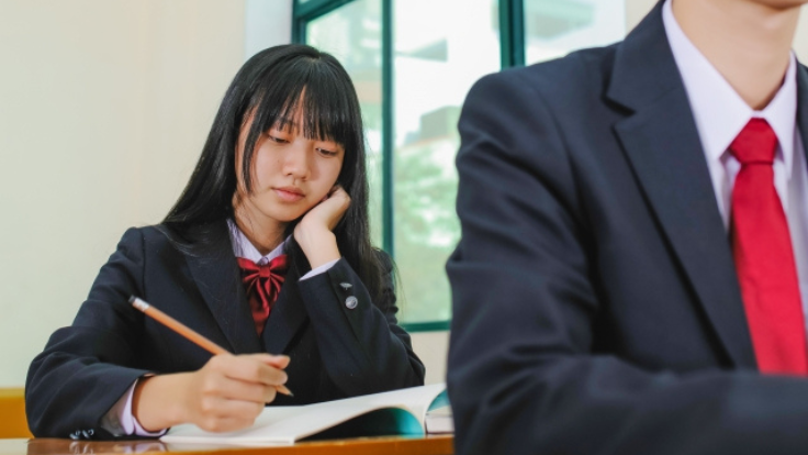 制服を着た学生