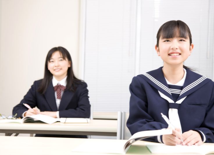 勉強する学生